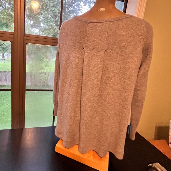 LOFT Light Gray Bell-Shaped Pullover Sweater Size Medium - Picture 5 of 15